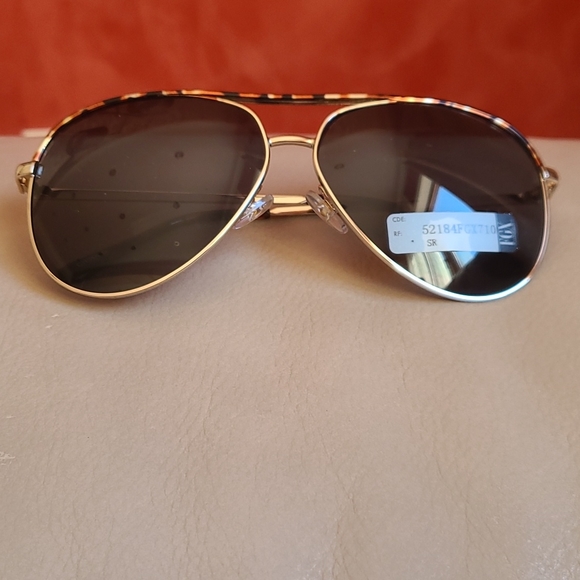 Trendy sunglasses,Foster Grant Sunglasses Aviator, Tortoise. available in selver - Picture 6 of 11